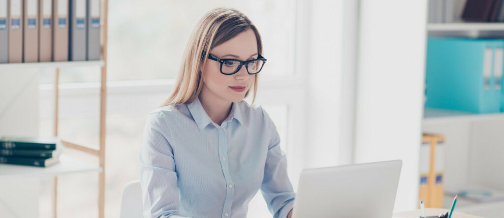 Self Services im Mittelstand: Diese Anwendungsfelder eignen sich für den HR-Bereich csm Fotolia 204346789 L 1920x830 977ac8d9d5